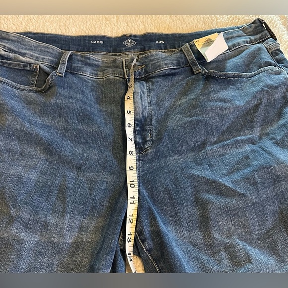 St John’s Bay Women’s Blue Denim Capri with Pockets  size 24W New With Tags - Picture 5 of 12